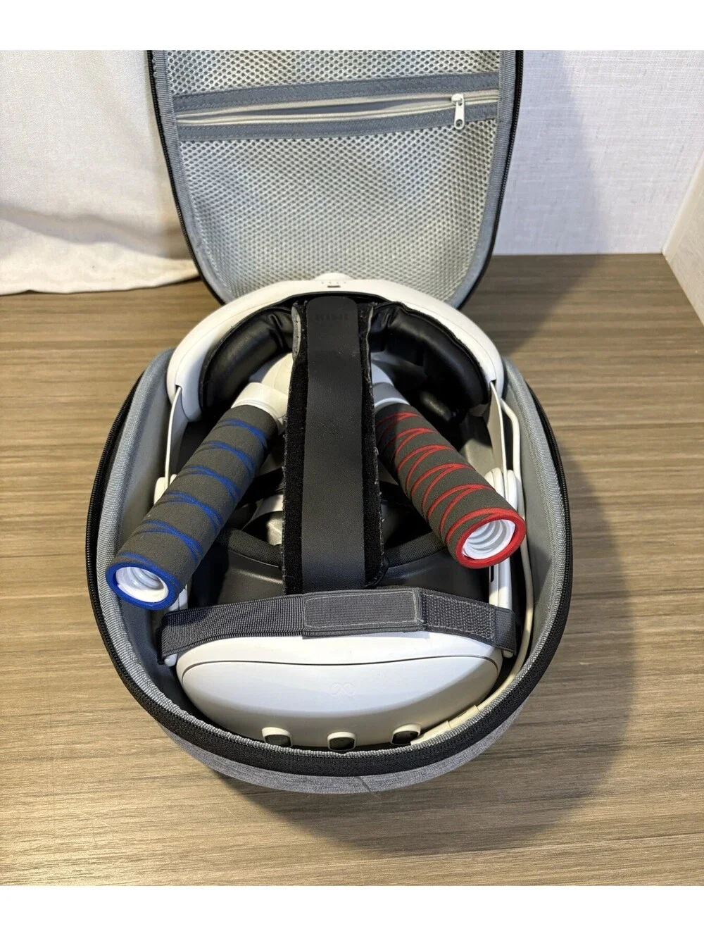 Meta Quest 3 128GB VR Headset Bundle w/Controllers, Case & KIWI Head Strap READ